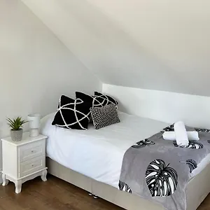  Apartment Cosy Studio Near Beach