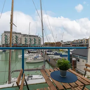  Apartment On The Water With Free Parking - By My Getaways